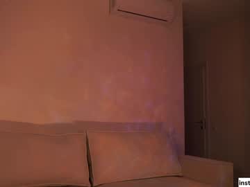 girl
        shiningstarrr cam image #6068389