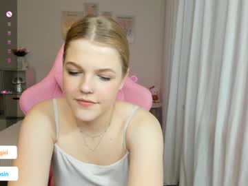 girl
        maya_blonde18 cam image #5625340