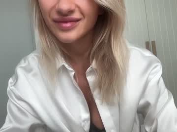 girl
        blair_fox cam image #3333019