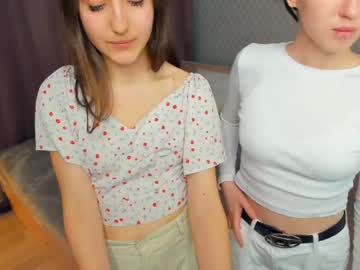 couple Nude Cam Girls Playing Games with jodyclowes