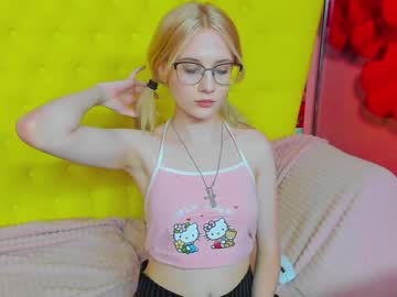 girl
        nanni_niss cam image #928069