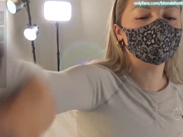 girl
        blondehottiek cam image #3300135