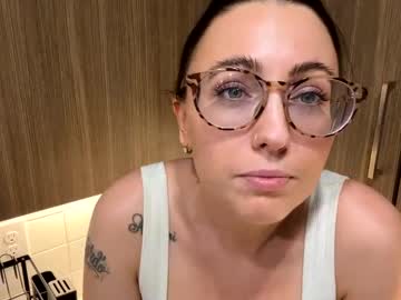 girl
        daniellelancaster cam image #4711207