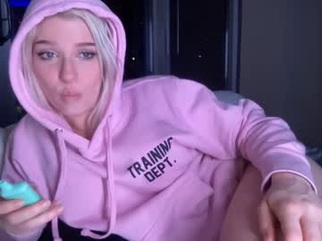 girl
        thtqunt cam image #3103126