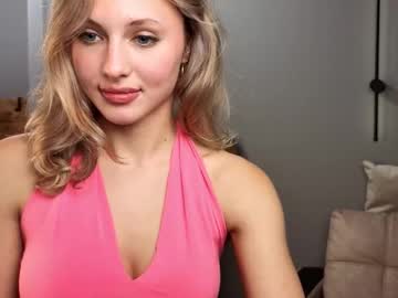 girl
        roselyn_rose cam image #6792257