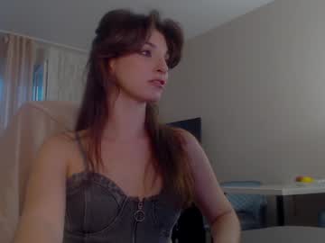 girl
        two_trunkx cam image #4535132