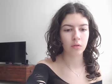 girl
        frenchava cam image #2316027