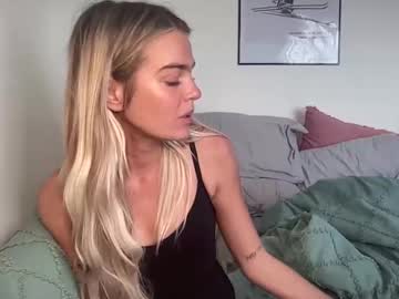 girl
        littlemaryjane19 cam image #4285729
