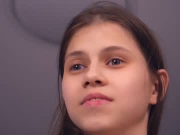 girl
        maydacarls cam image #3889379
