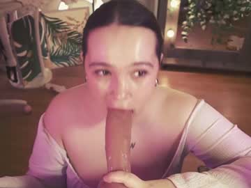 girl
        chery_lady22 cam image #6203158