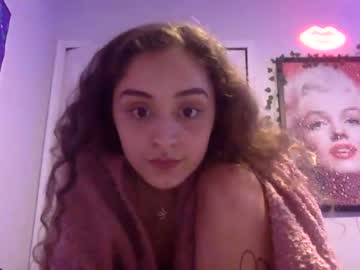 girl
        dollatripper cam image #343136