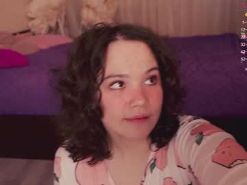 girl
        chery_lady22 cam image #1192048