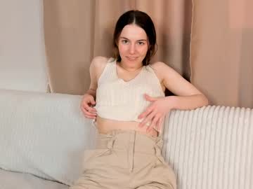 girl
        harrietheston cam image #6733324