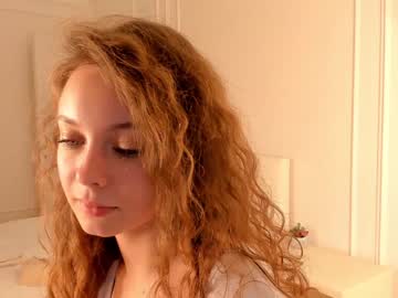 girl
        landrycarney cam image #3065294