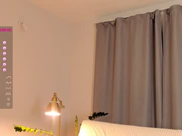 girl
        juliepenningtona cam image #2425556