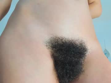 girl
        bush_woman cam image #5413563