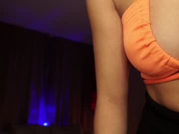 girl
        emilybatee cam image #6288537
