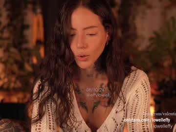 girl
        effylowell_ cam image #5213106