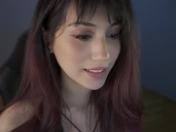 girl
        greeny_mat cam image #6569556