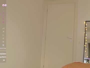 girl
        fazeyj cam image #5711096