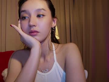 girl
        sarasuo cam image #6266409