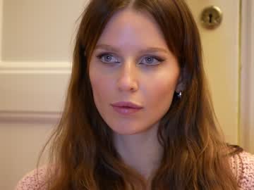 girl
        ellaa91 cam image #44261