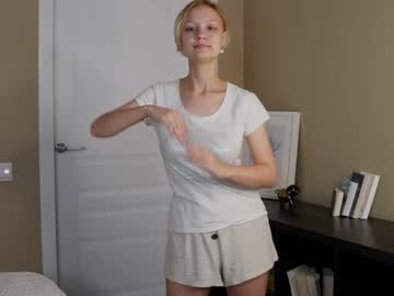 girl
        sheenagambell cam image #6898206
