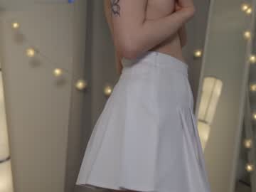 girl
        april_blush cam image #4031610