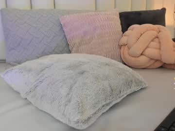girl
        valentina_m17 cam image #5516403