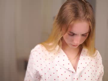 girl
        flairbuffkin cam image #6109061