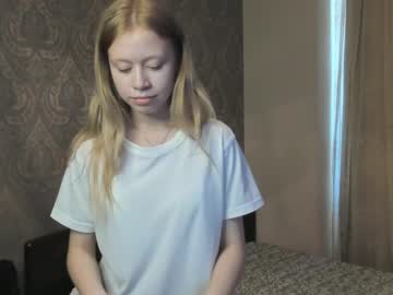 girl
        keeleycoldwell cam image #4403294