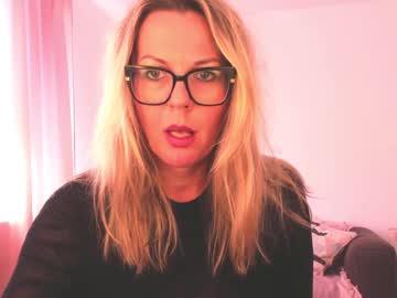 girl
        esmimilf cam image #4705559