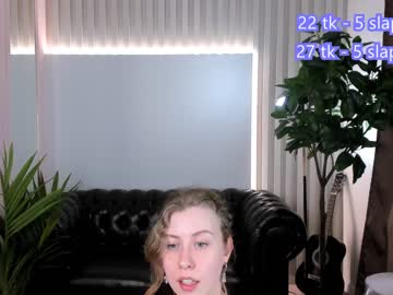 girl Nude Cam Girls Playing Games with leslie_that_one