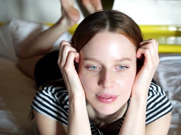 girl
        ellaa91 cam image #669996