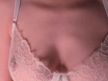 girl
        lauratanguy cam image #5174834