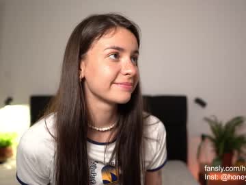 girl
        aria_diaz cam image #4074367