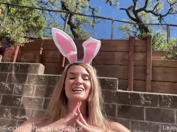 girl
        phoenix_taylor cam image #1276780