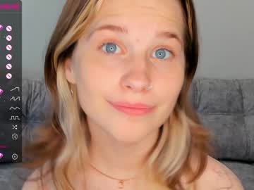 girl
        lynnatlee cam image #4247561
