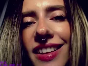 girl
        yvie_ cam image #5252562