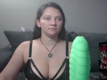 girl
        rowanswolves cam image #4768663