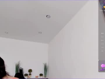 girl
        _timeless_paradox cam image #3993450