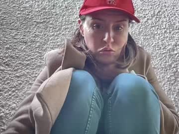 girl
        eatmypie69 cam image #6410072