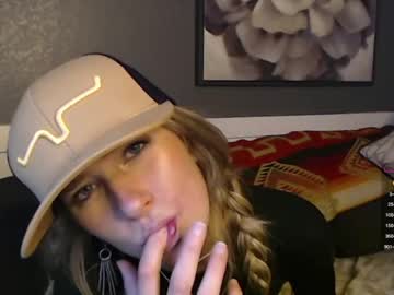 girl
        lucy_gooosey cam image #1759416
