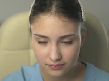 girl
        sunn_beamm cam image #6283343