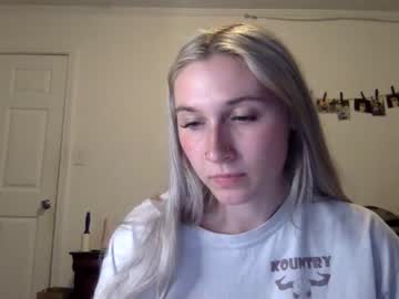 girl
        petiteblondie13 cam image #4150411