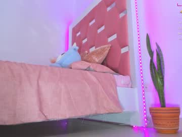 girl
        nicolle_mitchelle cam image #542021