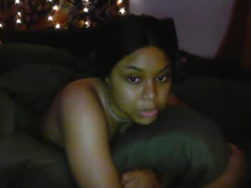 girl
        clichshay cam image #3190540