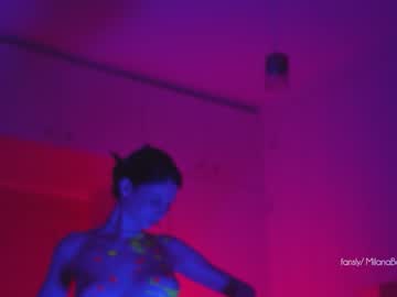 girl
        lina_n_kitty cam image #3358646