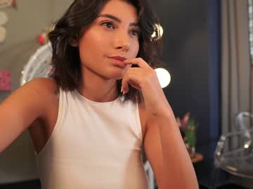 girl
        letiziafulkers1 cam image #1332085