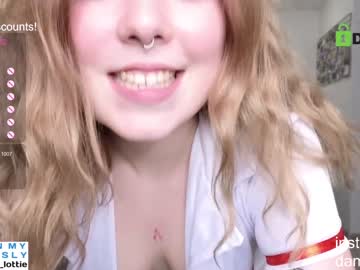 girl
        lottie_shine cam image #3969511